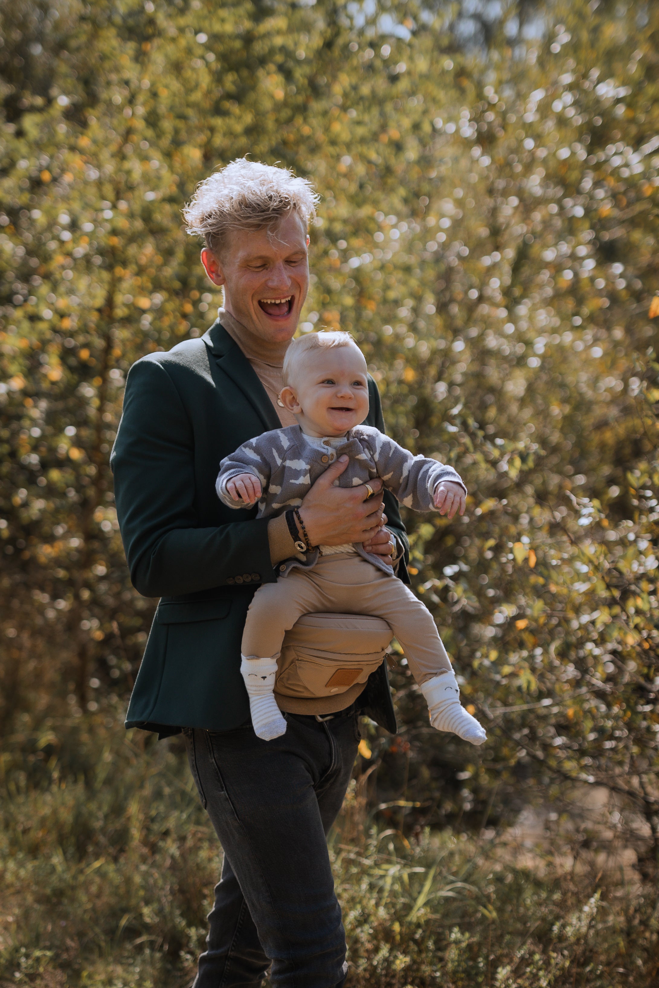 BY MINELLA hoftesæde-Baby & Toddler-BY MINELLA- Close-up af By Minellas hoftesæde – komfort og stil i én løsning - Hoftesæde fastspændt omkring taljen – klar til eventyr med baby - Afslappet gåtur med baby takket være det ergonomiske hoftesæde