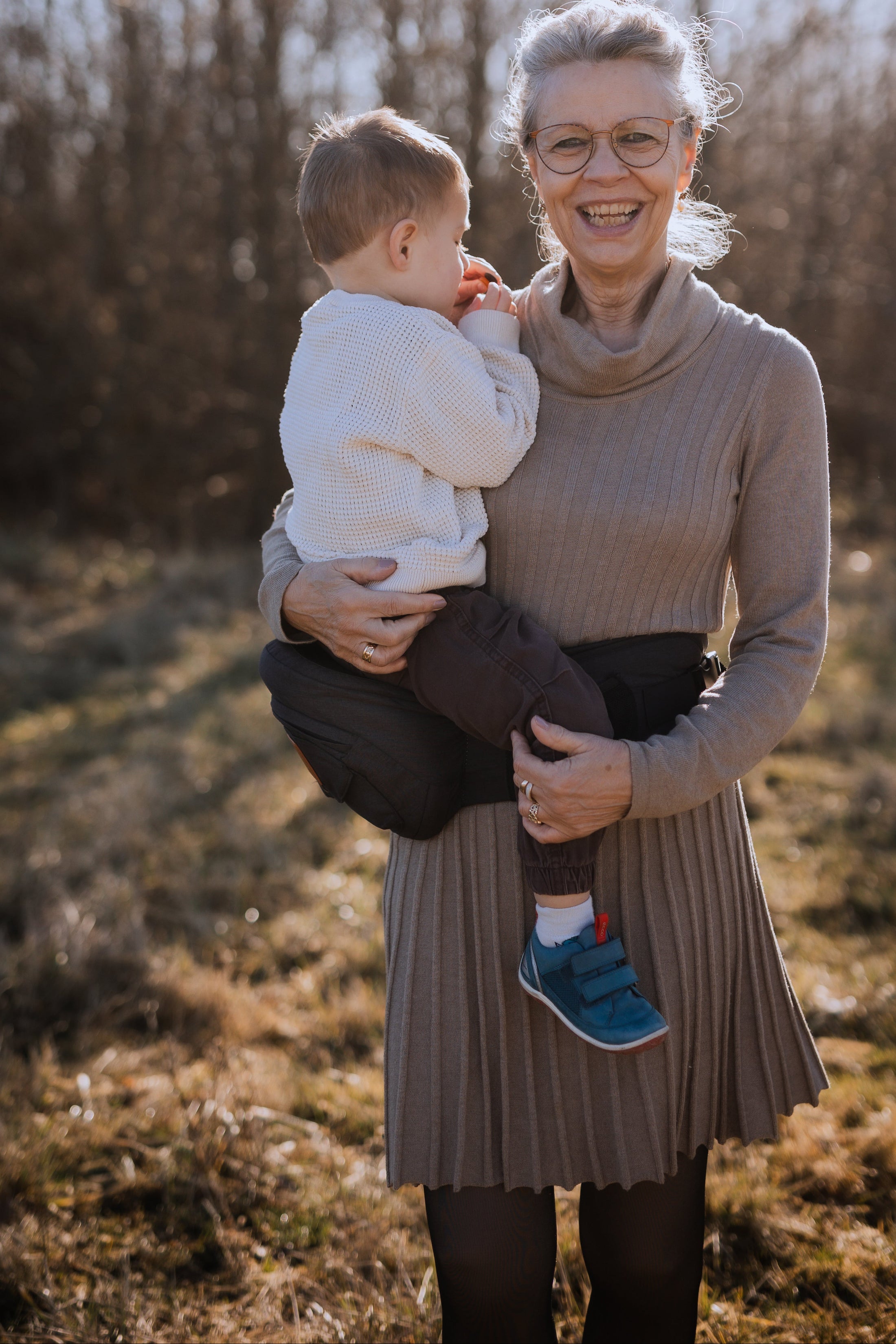 BY MINELLA hoftesæde-Baby & Toddler-BY MINELLA- Close-up af By Minellas hoftesæde – komfort og stil i én løsning - Hoftesæde fastspændt omkring taljen – klar til eventyr med baby - Afslappet gåtur med baby takket være det ergonomiske hoftesæde